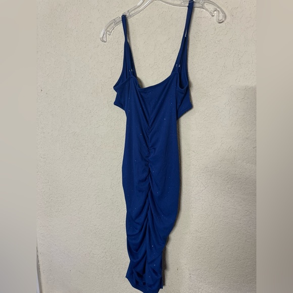 ✨5/$15 Sparkly Blue SHEIN party dress with stomach cutout size large - Picture 4 of 6